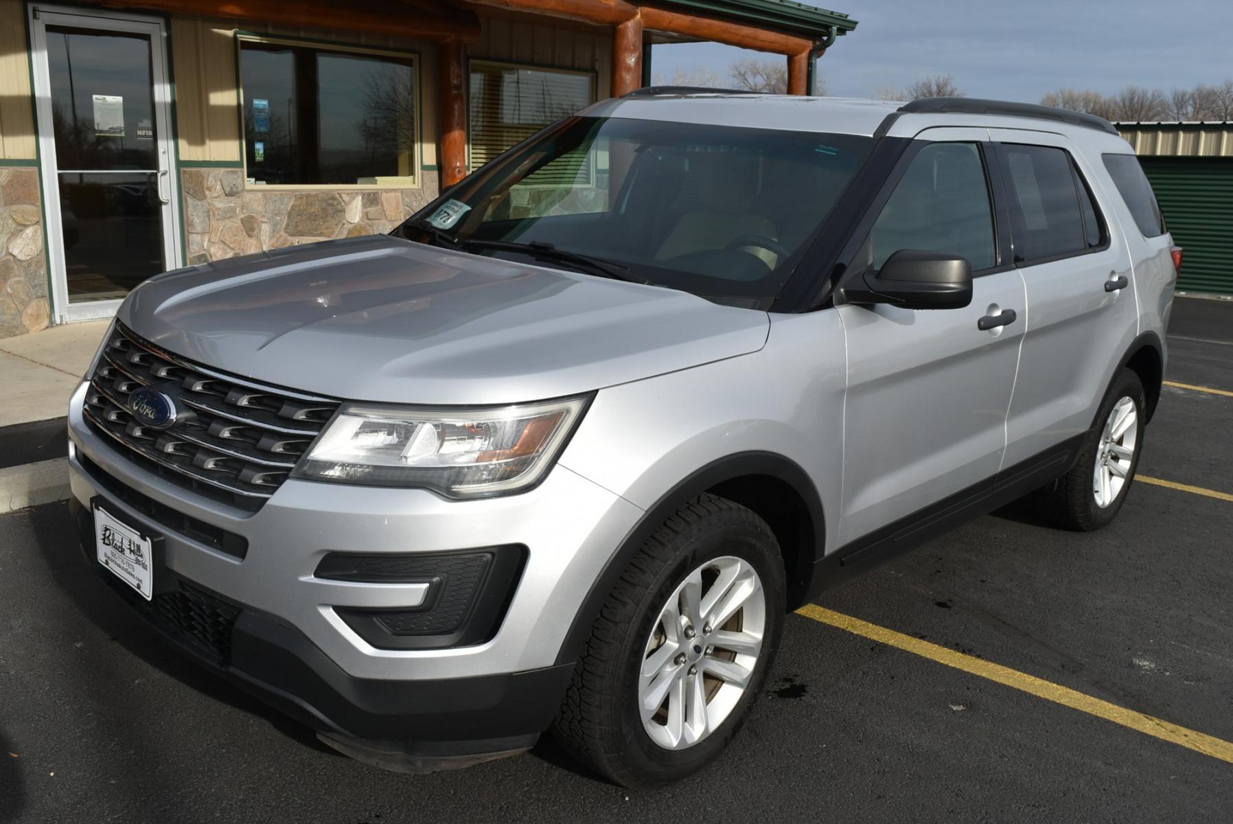 2017 Silver /Tan Ford Explorer (1FM5K8B87HG) with an 3.5L V-6 TI-VCT engine, 6-Speed Selectshift transmission, located at 1600 E Hwy 44, Rapid City, SD, 57703, (605) 716-7878, 44.070232, -103.171410 - Photo #2